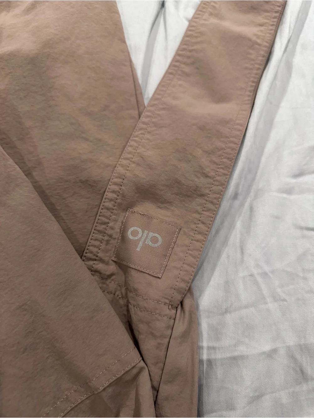 ALO Yoga Wide-Leg Cargo Pants in Mauve Taupe
